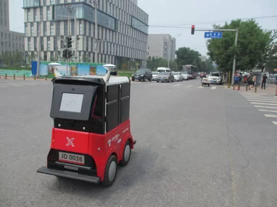 快递员要失业了！智能配送机器人已在北京正式上路！