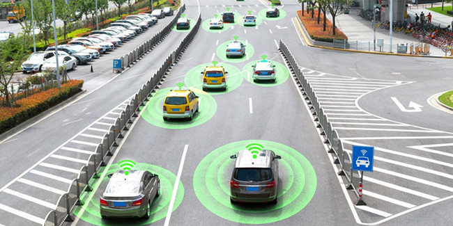 在城市智慧交通系统中，传感器承担了什么角色？