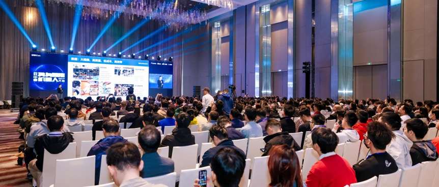 人形機器人落地干貨硬核輸出，首屆具身智能峰會，燃爆了！